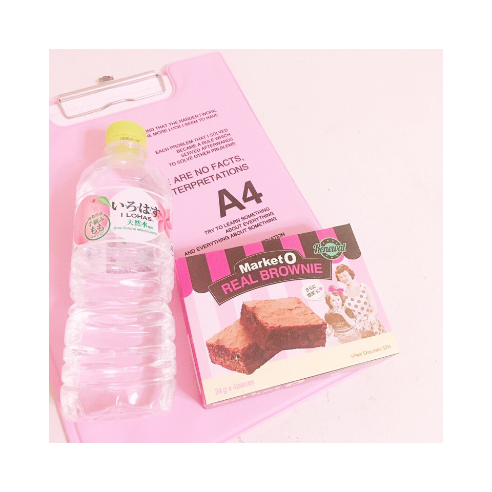 study_megumi's tweet photo. ☆

《こんばんは〜》

今日は集中できた💪

因数分解すらすら解けるようになってきてる！

明日はラストスパート
朝活しよかな🌞

このブラウニーめっちゃ好き😋

☆ https://t.co/bVFLxc1xhF