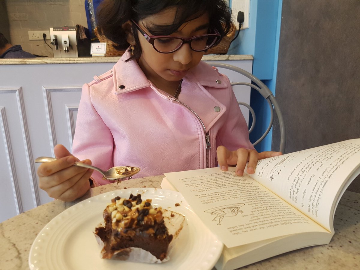 KeyaSMamma's tweet photo. Eat, Love & Read😊
#Pune #Aund @crossword_book https://t.co/Q2upguYWoP