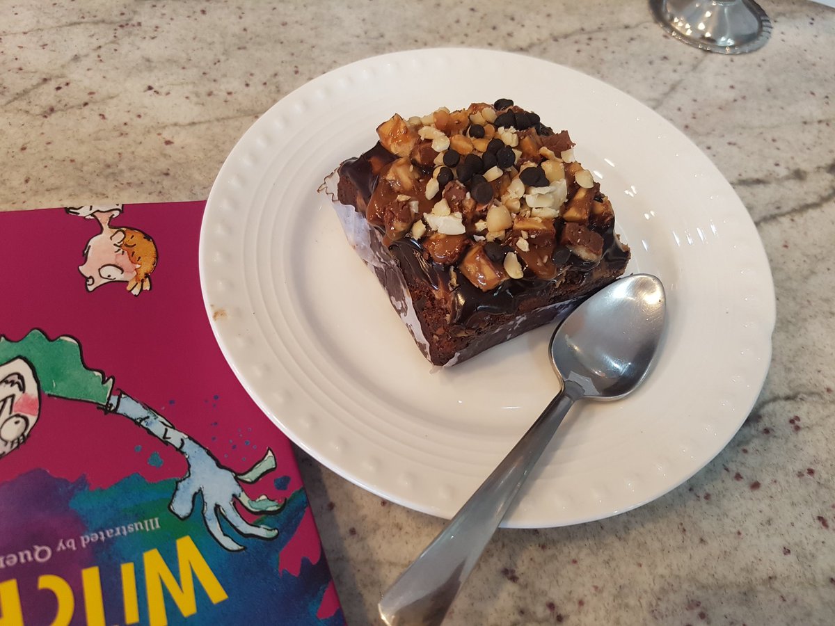 KeyaSMamma's tweet photo. Eat, Love & Read😊
#Pune #Aund @crossword_book https://t.co/Q2upguYWoP