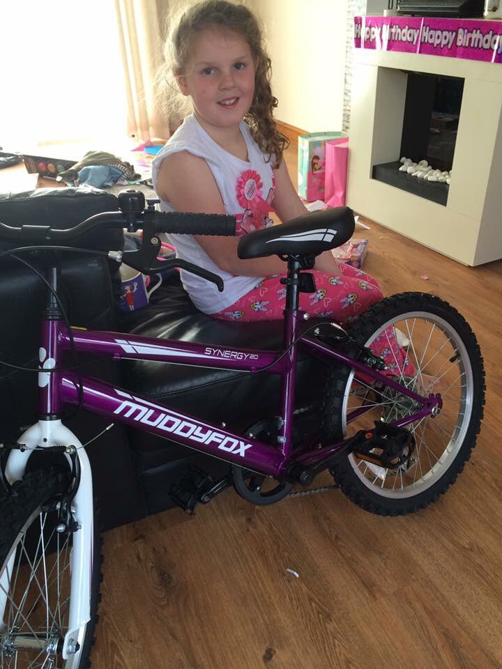 LittleMitch94's tweet photo. Please RT

My nieces bike was stolen from the Penlan area yesterday from her friends garden.

She had it for her birthday just 2 months ago. https://t.co/Iukx7I9XJH