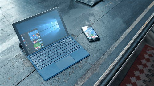 Portaltic's tweet photo. Un agujero de seguridad permite 'hackear' Windows 10 S usando un documento de Word https://t.co/M2W2Rv7vPb https://t.co/NPSm8kD441