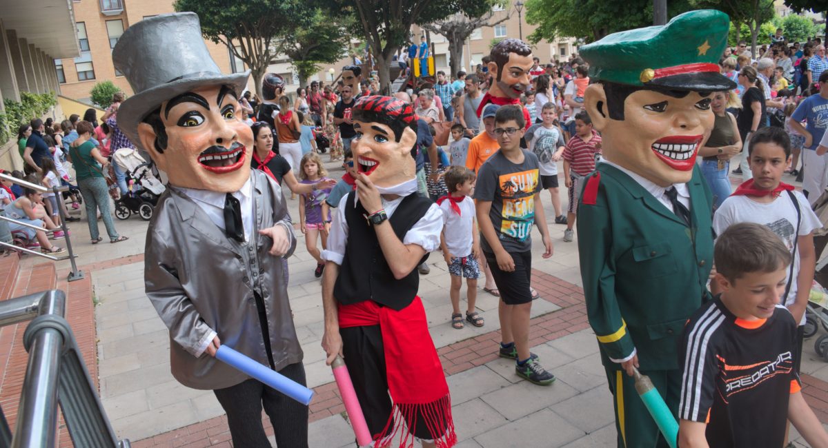 Haro_Digital's tweet photo. FOTOGALERÍA | Gigantes y cabezudos en el inicio de la jornada festiva en #Haro #HaroEnFiestas https://t.co/KZMfTDUaqB https://t.co/7KndObhtQv
