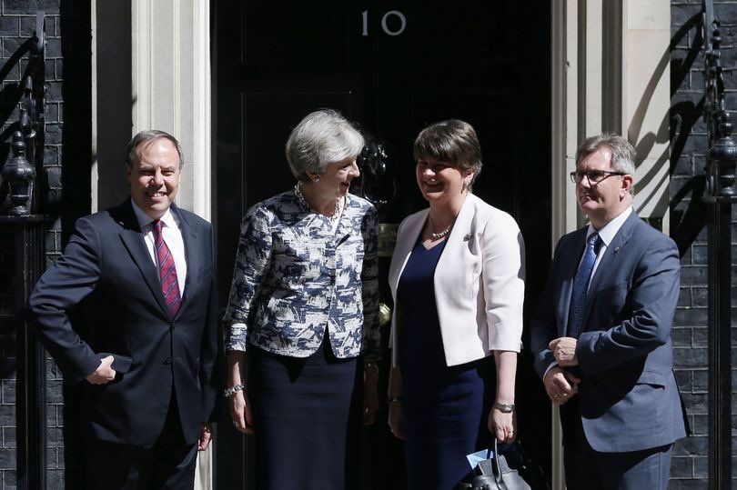 PoliticalAP's tweet photo. "Tell you what. Tell you what. It's one and a half billion pounds!" https://t.co/hZw6ya6WOD