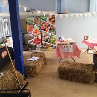 Fratton_CC's tweet photo. We have @ISS_Education with us today and tomorrow, who are making their amazing and healthy school dinners for local school children 😋🍏🍉🍌🌽🍍🍅 https://t.co/SIfBlanXt1