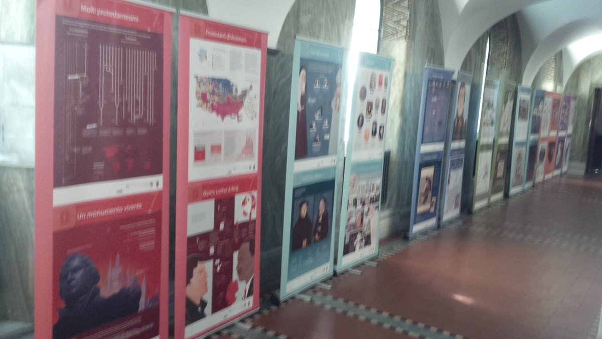 RomaLuterani's tweet photo. Gestern war Martin #Luther bei uns in Rom und hat die Ausstellung @hereIstand_com eröffnet. Kommt und schaut sie an! https://t.co/0W9a5Opb7H