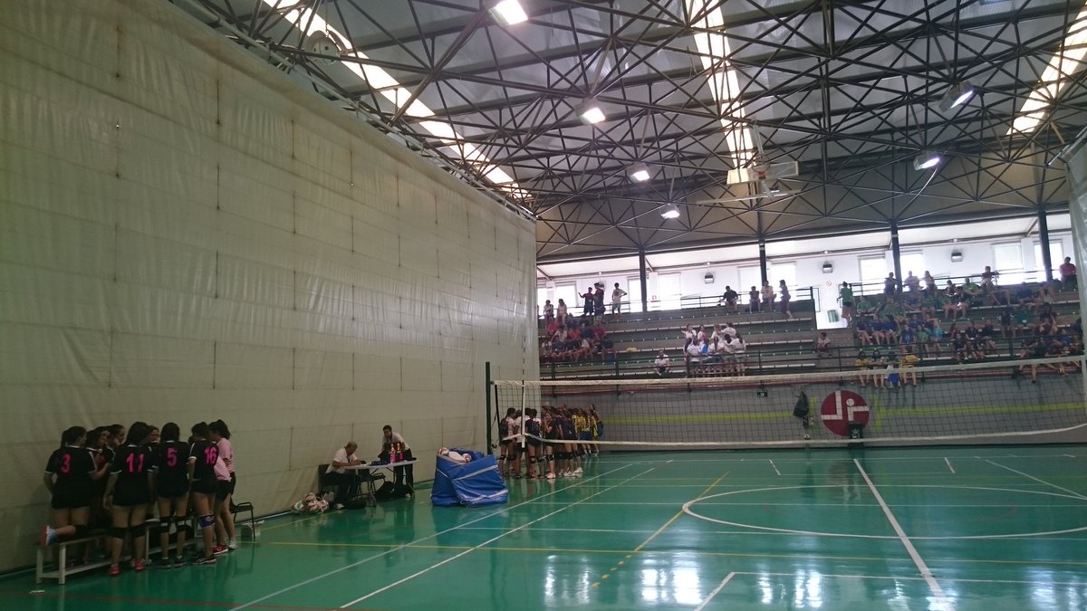 pdelcorral's tweet photo. #JuegosEMDE17 🇪🇸🏐 Continúa el espectáculo en la central de San Miguel con otro set para @ClaretLasPalmas "B" 25:19 ante @DeportesSLF https://t.co/KaApQjZQBv