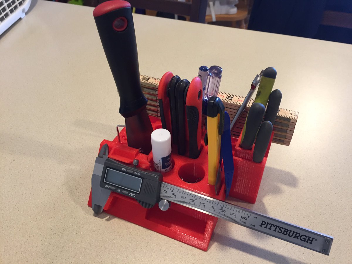 deanpalmerjr's tweet photo. 27 hours... and boom! Thanks #makerGeeks for this month's #3dGeekBox https://t.co/Ng79k6ubOc