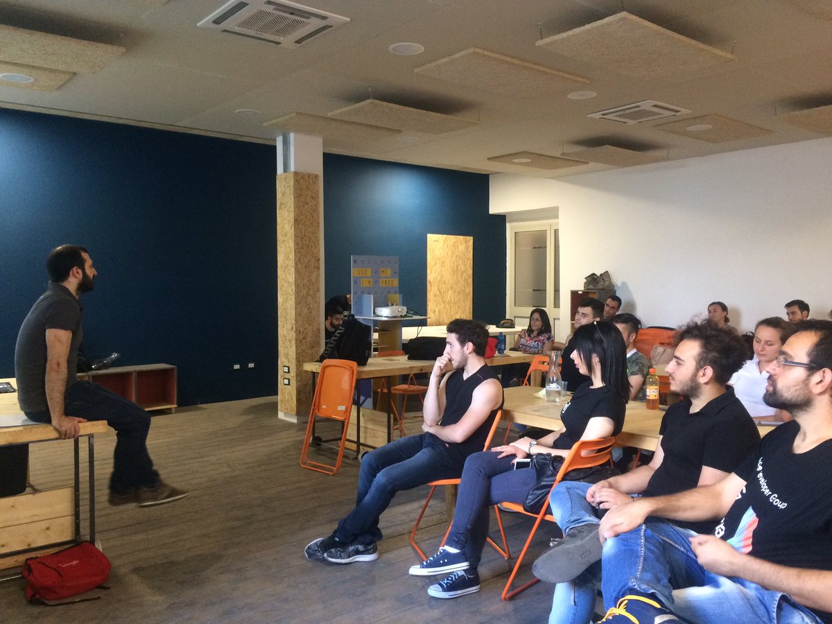 Siamo al secondo #Meetup del #Gdgcatania presso il #Vulcanic. 
Il nostro #Main parla del ciclo di #Sostenibilità e gestione delle #relazioni