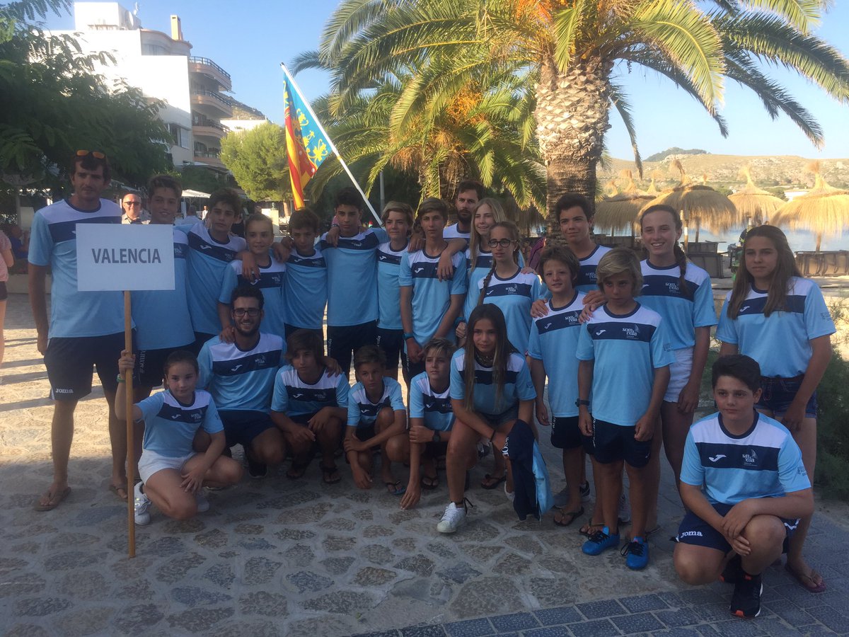 SomVelaFederac's tweet photo. Nuestro #optimistTeam preparado #somvela #somcompeticio #somequip Reial Club Nàutic Port de Pollença #optimistpollensa2017 https://t.co/SYorpX4EdA
