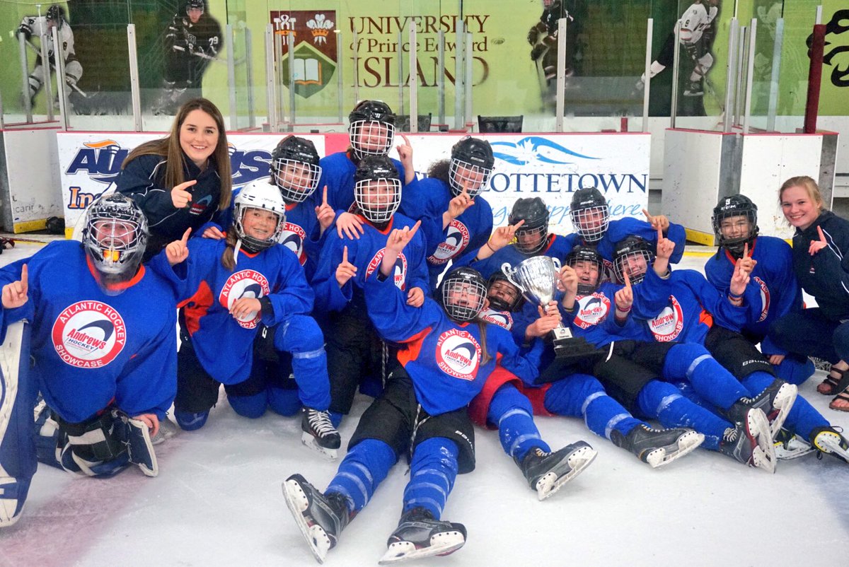 AndrewsHockey1's tweet photo. Team Blue takes home the bacon in the U15 Female Division! #Showcase #AHGP https://t.co/LyefVUJXEU
