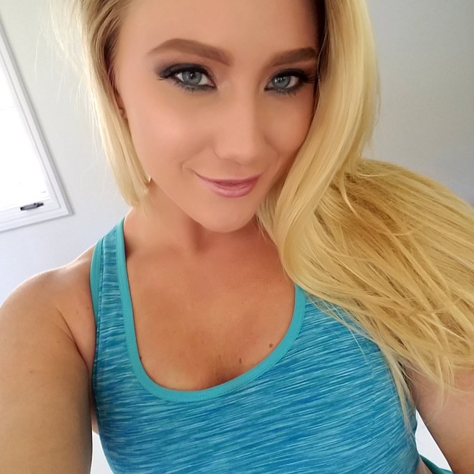 Hoping everyone has an awesome & safe week!? #monday #MondayBlues #RockOn #mondaymotivation https://t