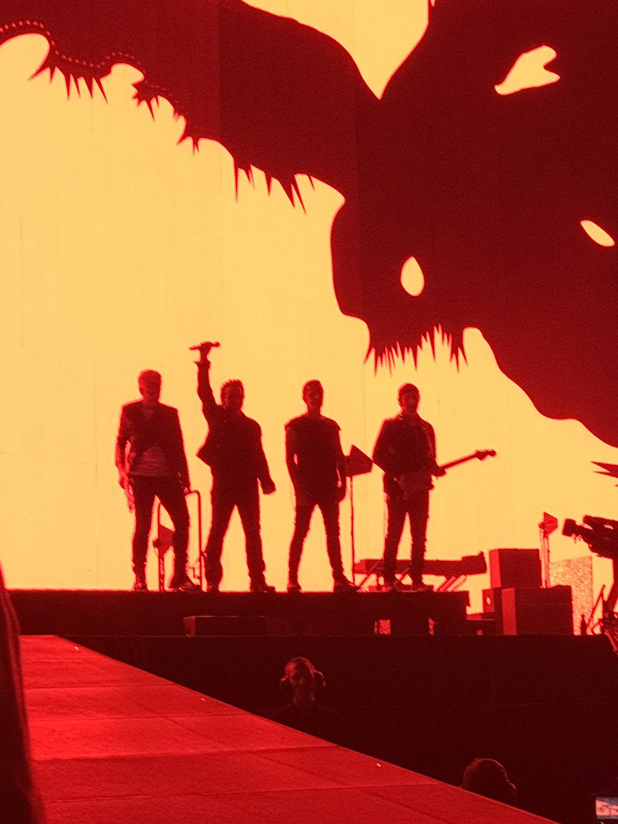2004RedSoxFan's tweet image. #U2TheJoshuaTree2017 an amazing show!!! These guys keep getting better each time #U2 #U2Gillette