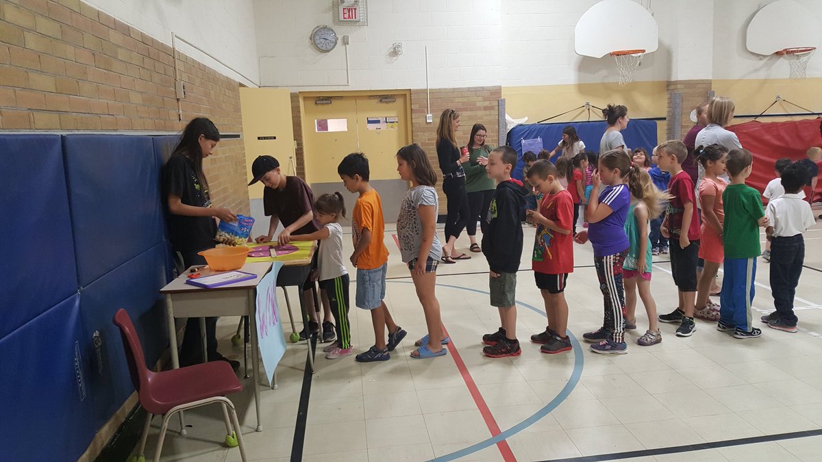 CoryJudson's tweet image. Math in Action! #ProbabilityFair @PrincessE_GEDSB @GEDSB