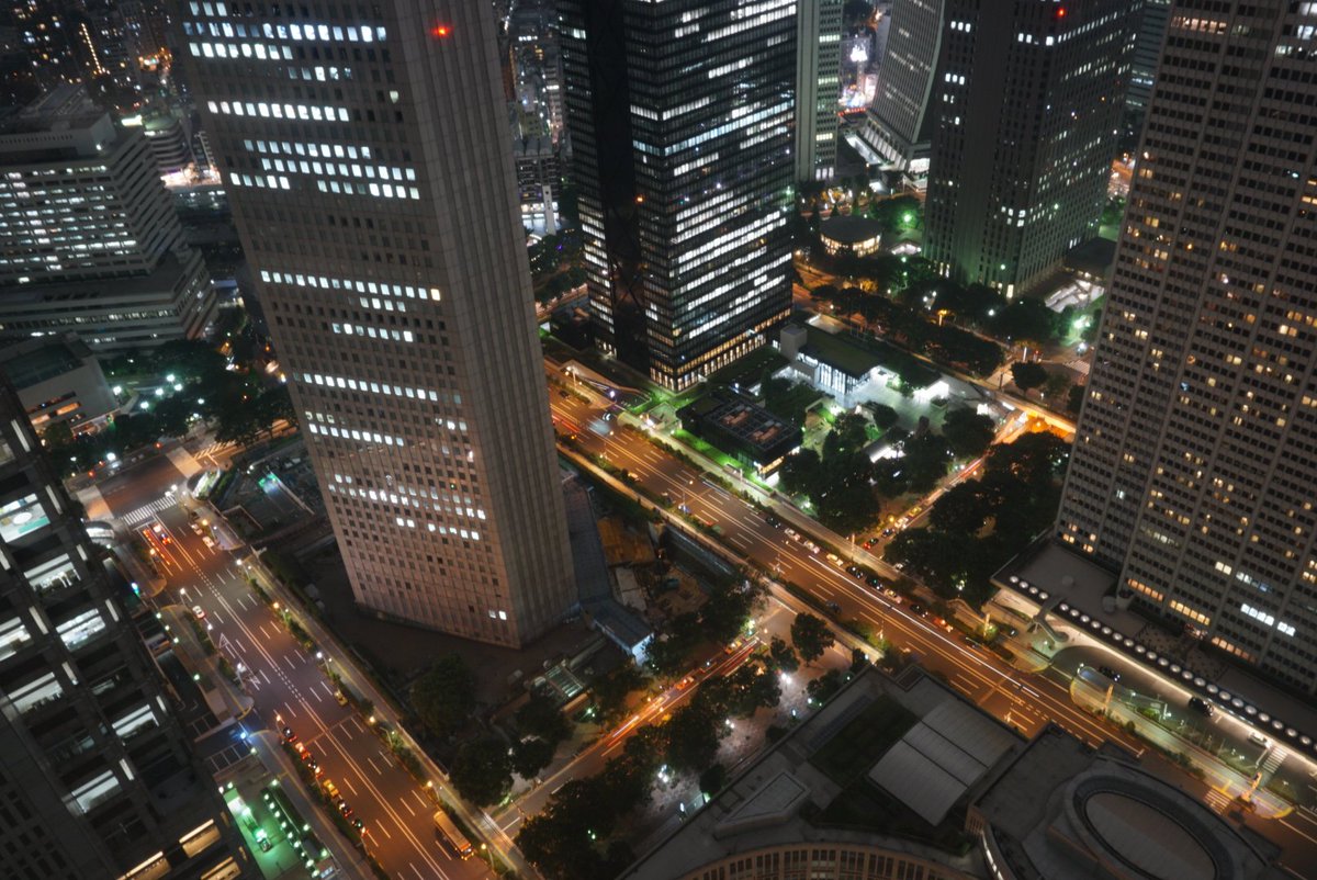complexurbanism's tweet photo. Shinjuku from above #Tokyo #citylights #night #cars #city #urban #aerial #Ibstock #cputokyo #complexurban @Sbland_co_uk https://t.co/sZUtcWQjCG