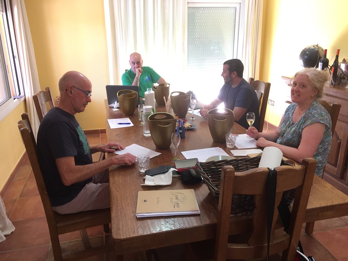 expertoenvinos's tweet photo. Sesión de tarde #cava en 
#50GreatCavas con @anthonycswift @JennySiddall @colinonwine @albertlg @Winepleasures https://t.co/CheLsjfoLu