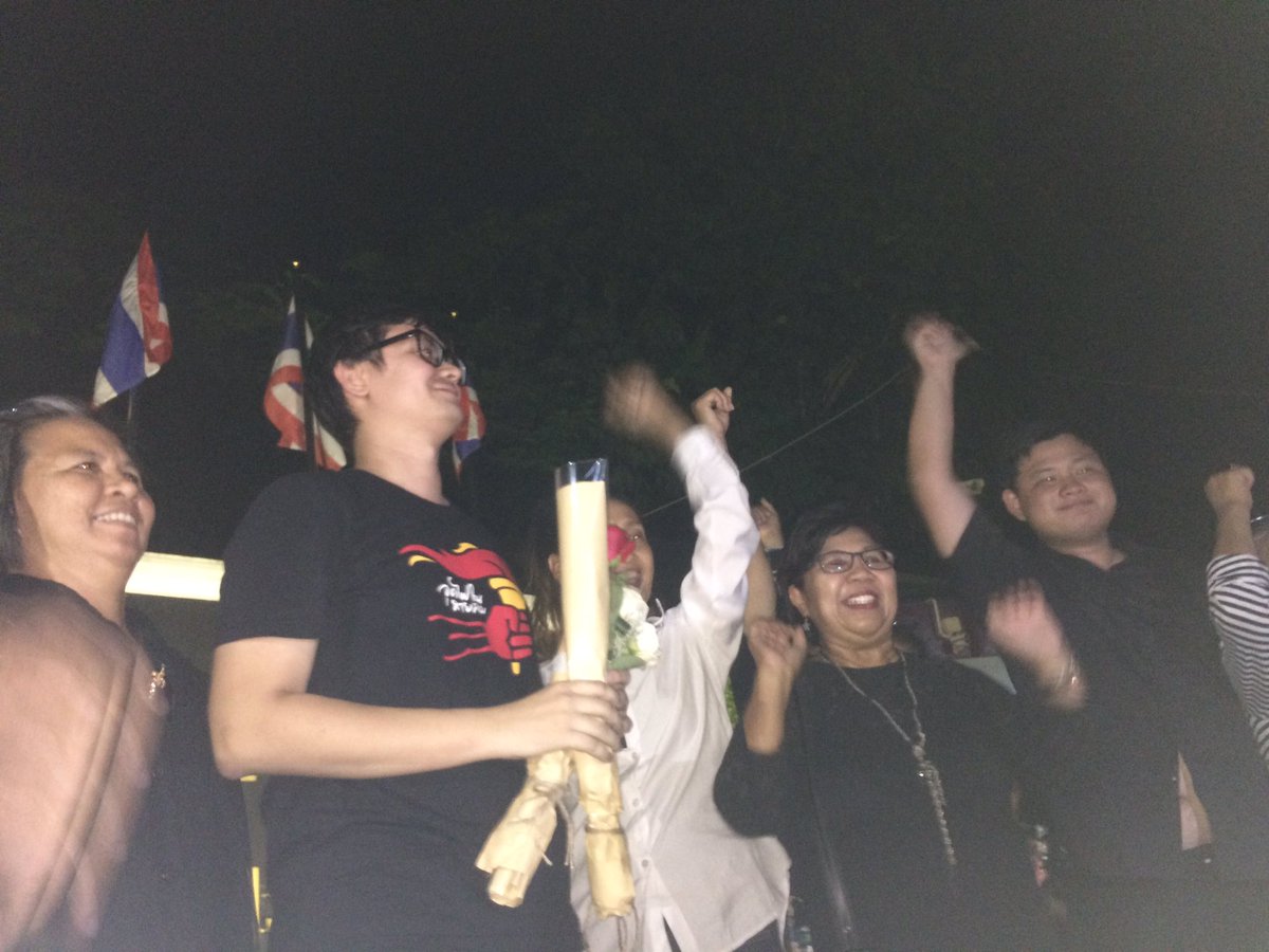 anuthee's tweet image. ปล่อยตัว 'รังสิมันต์ โรม' แล้วหลังได้รับประกันตัวจากคดีชุมนุมหน้าหอศิลป์ฯ 58 และประชามติ 59 เจ้าตัวยันเดินหน้าตรวจรถไฟไทย-จีนต่อ