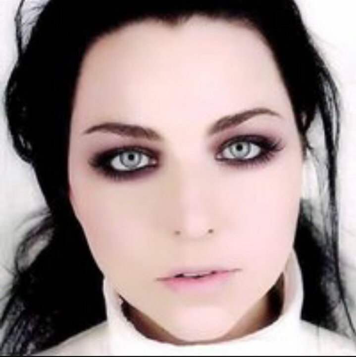89_evanescence's tweet photo. I love this picture https://t.co/YR0w7SCq73