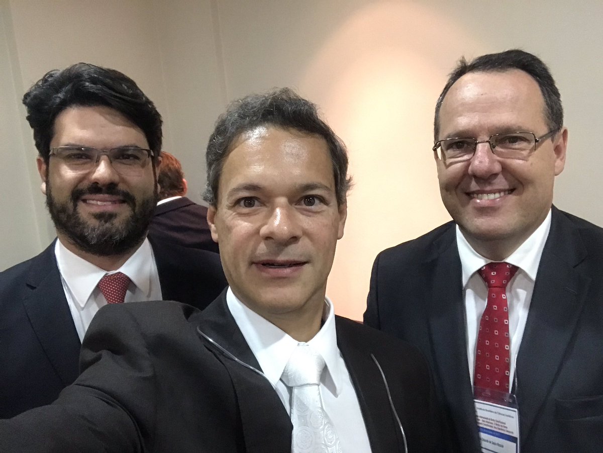 RenatoOpiceBlum's tweet photo. Congresso Int'l #direitoconstitucional #direitos e #deveres para o uso da #internet https://t.co/d1ehASiJa6 #IBCJ @IBCJIntituto https://t.co/D5JyTmBbae