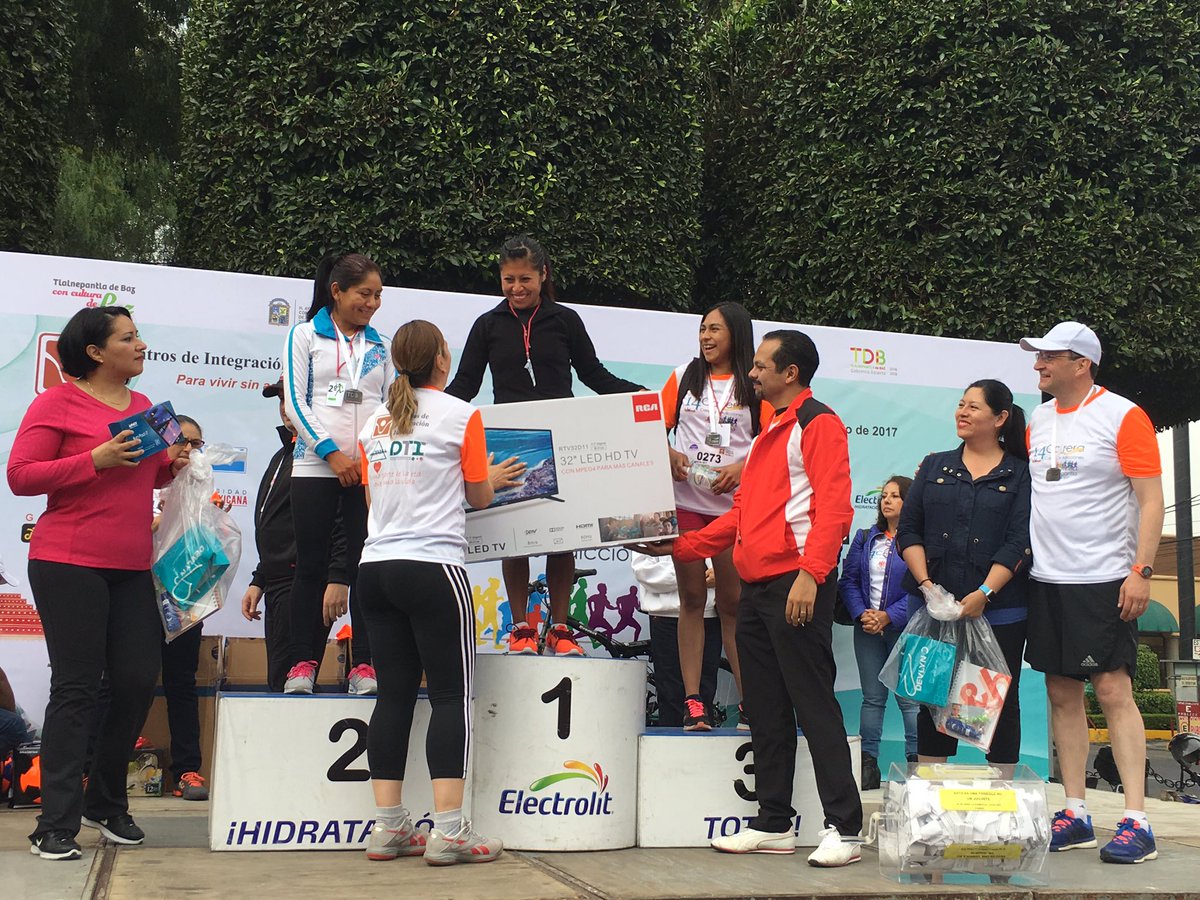 GinaAcosta1's tweet photo. Muchas gracias presidenta @denisse_ugalde por todo tu apoyo a esta noble causa, la carrera @cijtlalne fue un éxito!! 🏁🏃🏻‍♀️🏃🏻‍♀️🏃🏻‍♀️ https://t.co/Fv9v3h5Cpc