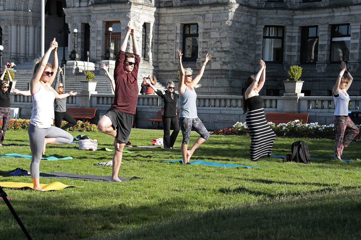 Victoria yoga session bring peace to legislature lawns dlvr.it/PQBX1h #yyj https://t.co/c3BV35BIfv