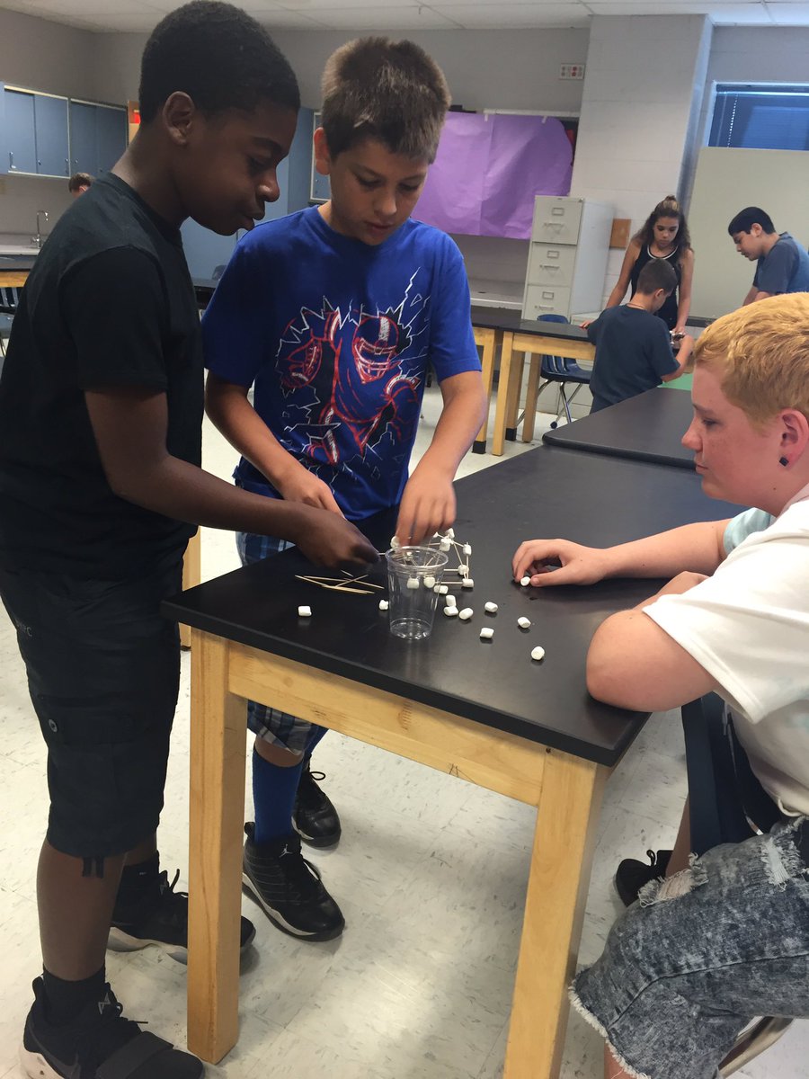 SDMS_Berlin's tweet photo. Communicating is an essential component for engineering success! #summerlearning2017 https://t.co/TuwLFLeJOd