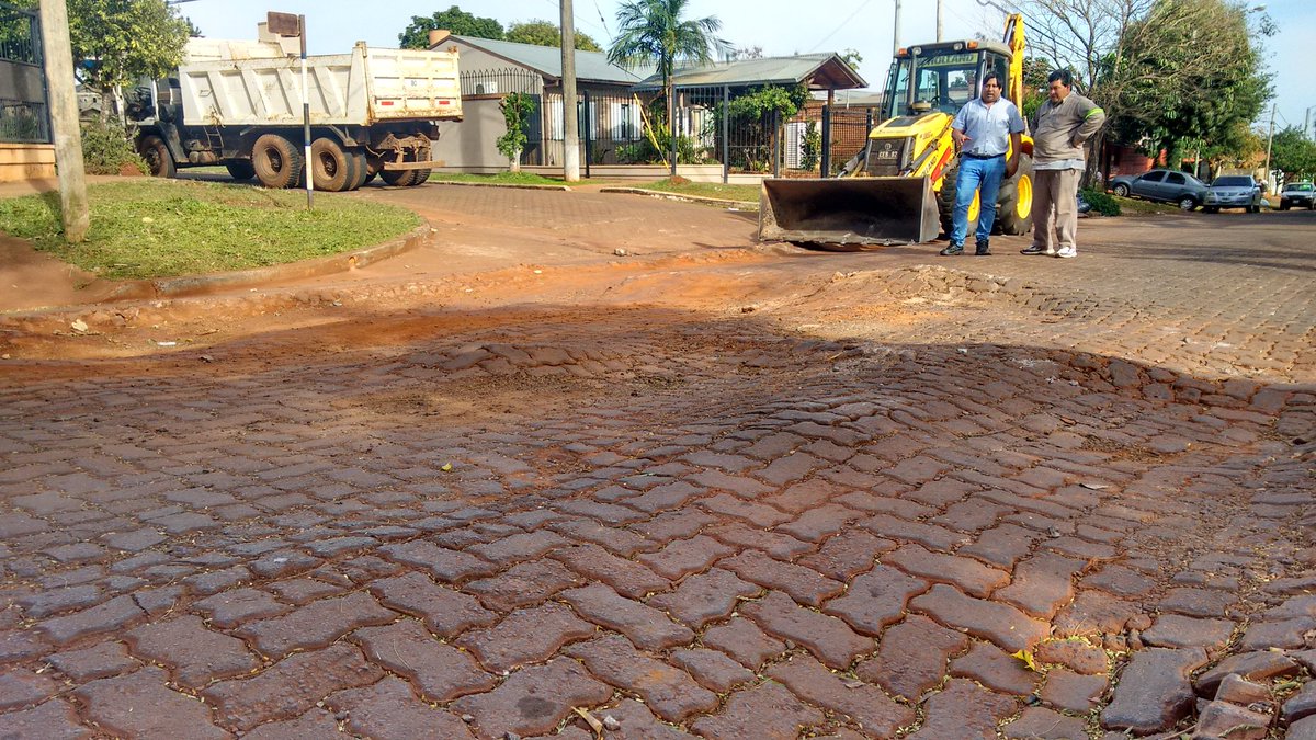 ObrasPublicasOk's tweet photo. Así estaba el tramo de la Avenida 170 donde empezamos a trabajar.
#ItaembeMini https://t.co/PzjnZYnBco