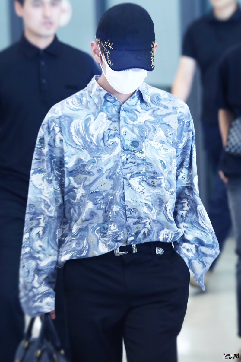 ASOMETAETAE1230's tweet photo. 170626 ICN 입국
#뷔 #태형 #v #방탄소년단 
뭔들is 김태형💜
@BTS_twt https://t.co/rKAgEhgHwt