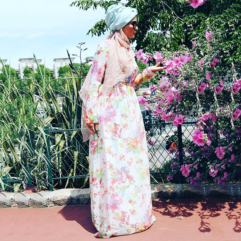 InesAParis's tweet photo. Retrouvez la robe "Blossom"sur https://t.co/FNjrXtmKyV https://t.co/qqdzTrUqbc