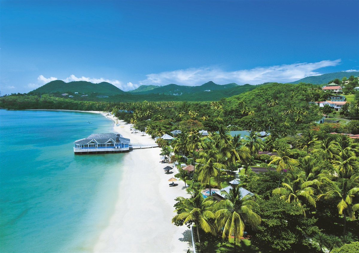 BucketListFeed's tweet image. Go to St Lucia 😍