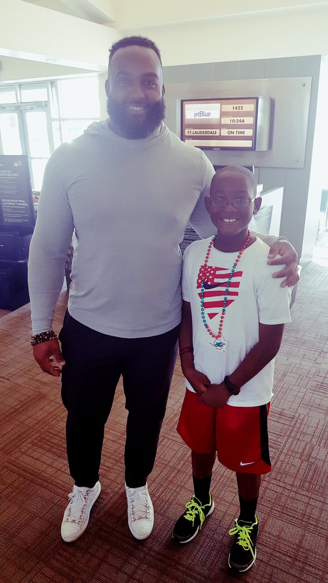 ljc1908's tweet photo. @JuliusAWarmsley #73 Miami Dolphins in the airport in NOLA. Thank you for taking the time to talk with my son. You are amazing! #gofins https://t.co/7ni0HpnOO5