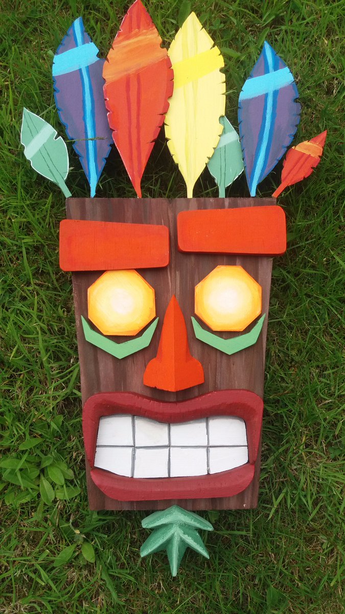 Made a wooden Aku Aku mask in celebration for the Crash Bandicoot remaster this month :) #CrashBandicootNSanetrilogy #hype