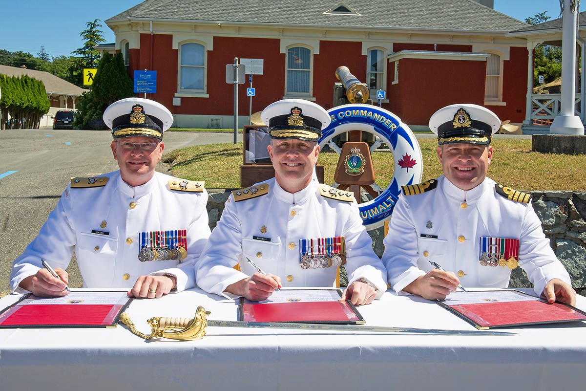 Base command changes hands at CFB Esquimalt dlvr.it/PQBvYM #yyj https://t.co/d7Mwdoxa4T