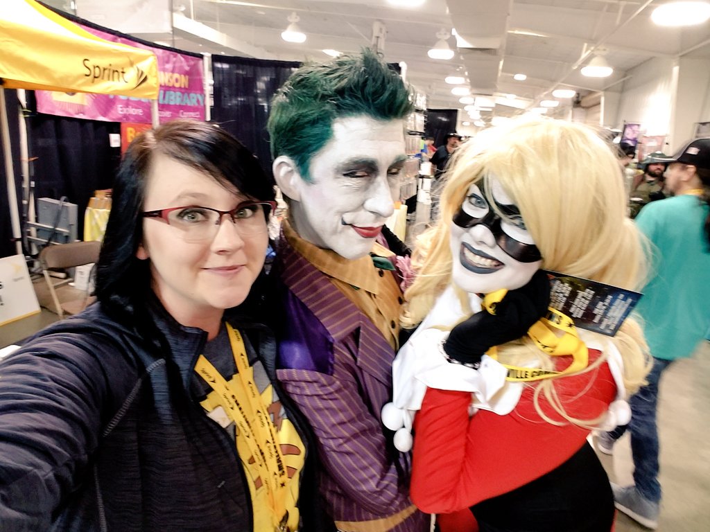 WL_HUT's tweet photo. Customers enjoying our Poke Station @Smallvillecon 2017! @PlainsRD @Pkushn @TimMiller44 @wl_byoung @WL_News https://t.co/kfb2du68oT