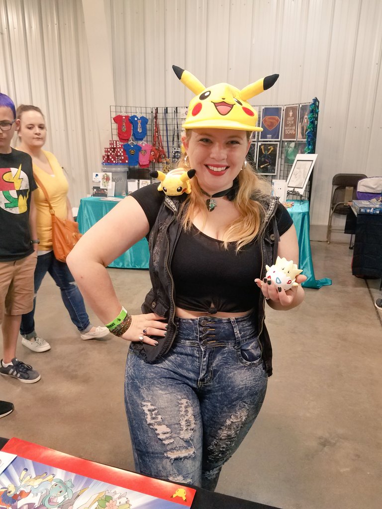 WL_HUT's tweet photo. Customers enjoying our Poke Station @Smallvillecon 2017! @PlainsRD @Pkushn @TimMiller44 @wl_byoung @WL_News https://t.co/kfb2du68oT