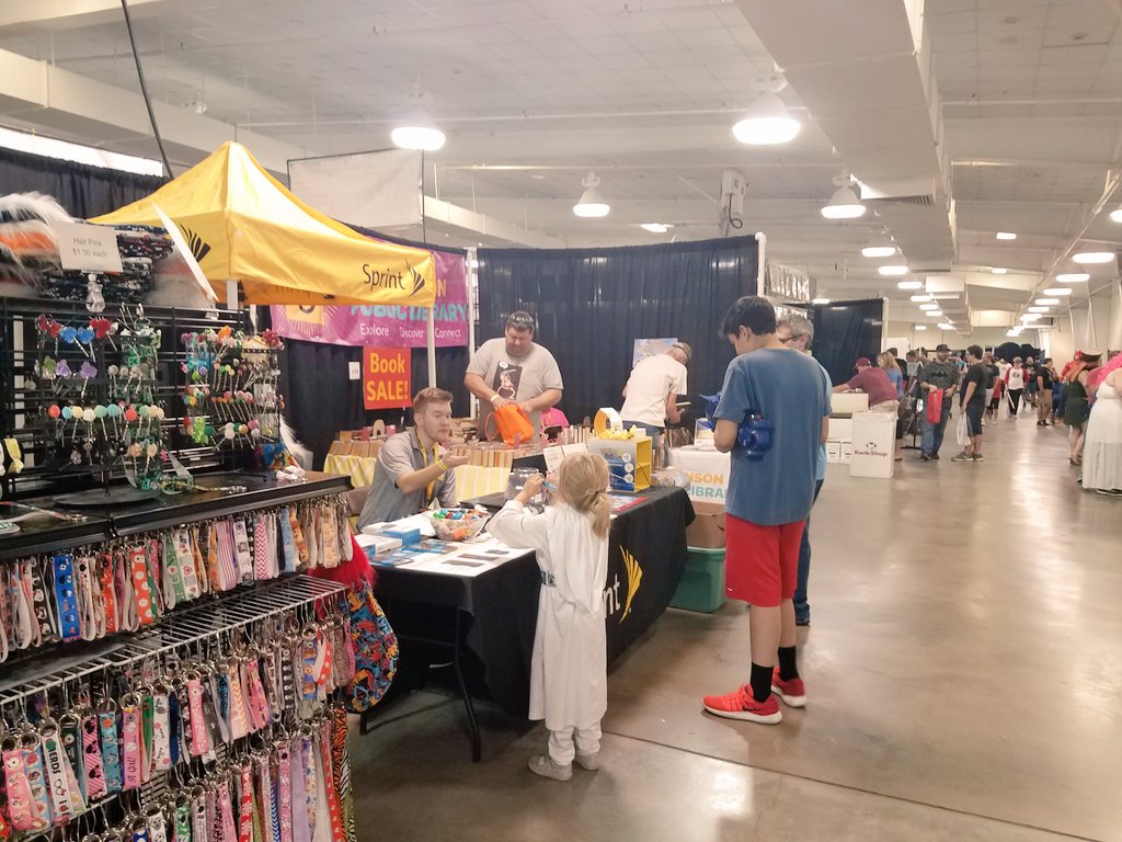 WL_HUT's tweet photo. Customers enjoying our Poke Station @Smallvillecon 2017! @PlainsRD @Pkushn @TimMiller44 @wl_byoung @WL_News https://t.co/kfb2du68oT