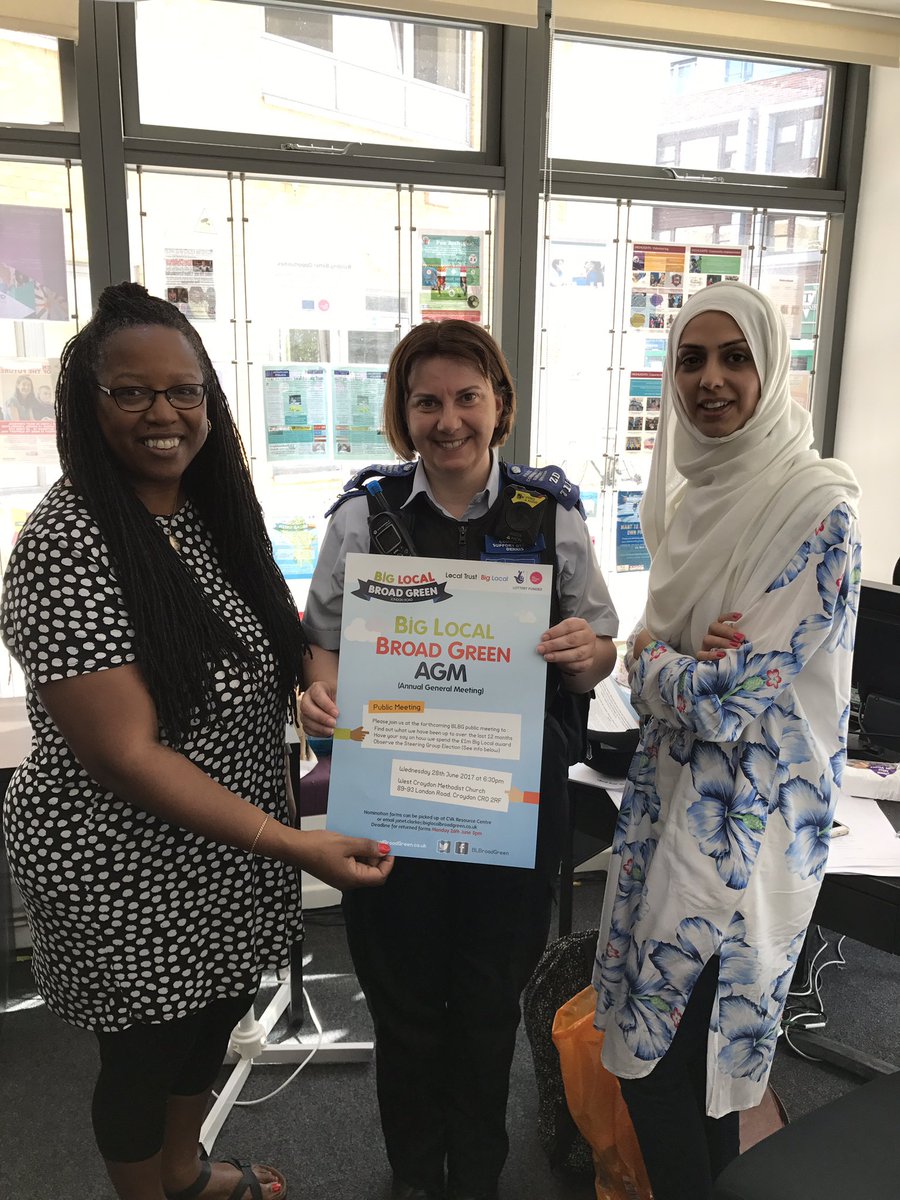 MPSWestCroydon's tweet photo. Popping in and saying hi to @BLBroadGreen! Remember you can get involved in #ImprovingTheCommunity #ShareYourIdeas #ItsHotOutside! https://t.co/PvpJyHkc4A