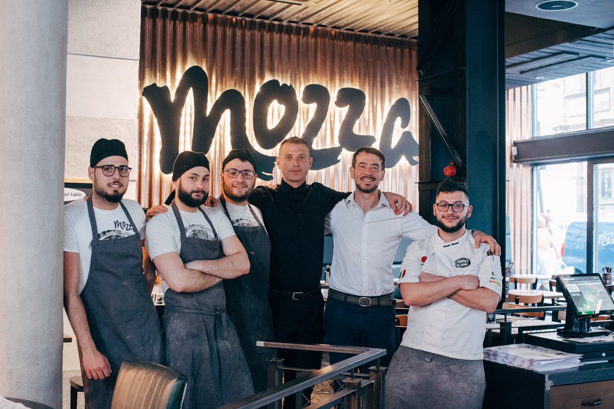 MadForMozza's tweet photo. Come down to #Mozza today, the team are ready to make the freshest of pizza's for you! #TeamMozza https://t.co/azYaNPUn4O