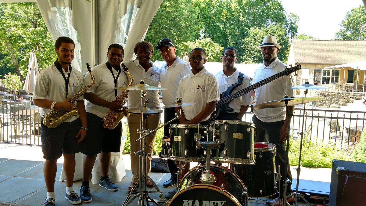 At North United Way Golf outing with FAME founder Toni Lewis & The Jazz Ensemble Bannd. @UPSTrayceParker @ChesapeakUPSers @ChesapeakeAABRG