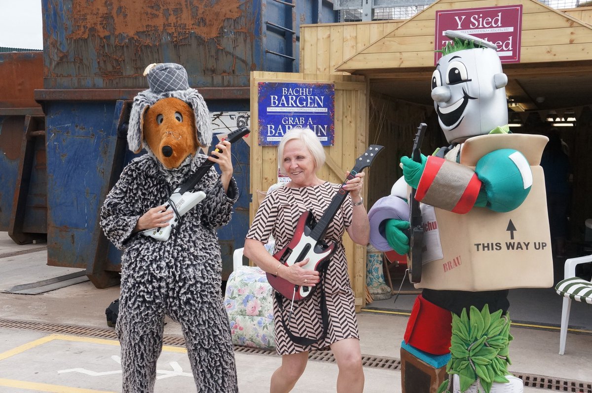 Congratulations to @Wastesavers for today's opening of <a href="/TheShedRCT/">The Shed RCT</a> - a treasure trove to be sure! #reuse #choosereuse