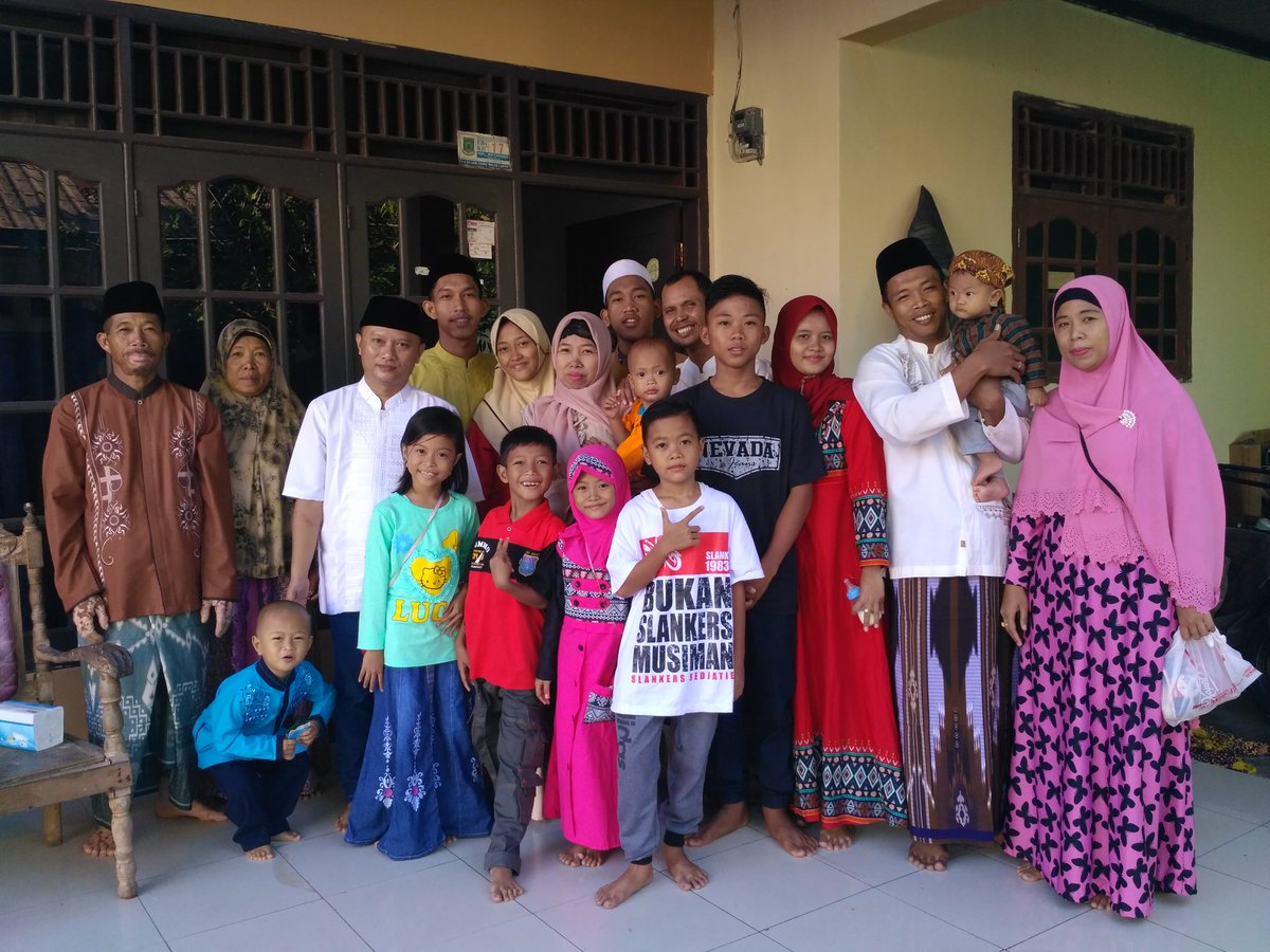 augustgabriel9's tweet photo. Idul Fitri bersama keluarga dirumah kakek https://t.co/Lb2rQye9fq