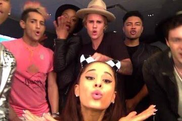 Justin_espana_'s tweet photo. Le deseamos un muy feliz cumpleaños a Ariana Grande, que el día de hoy esta cumpliendo 24 años.
#HappyBirthdayAriana https://t.co/Wi1T3bpFQf