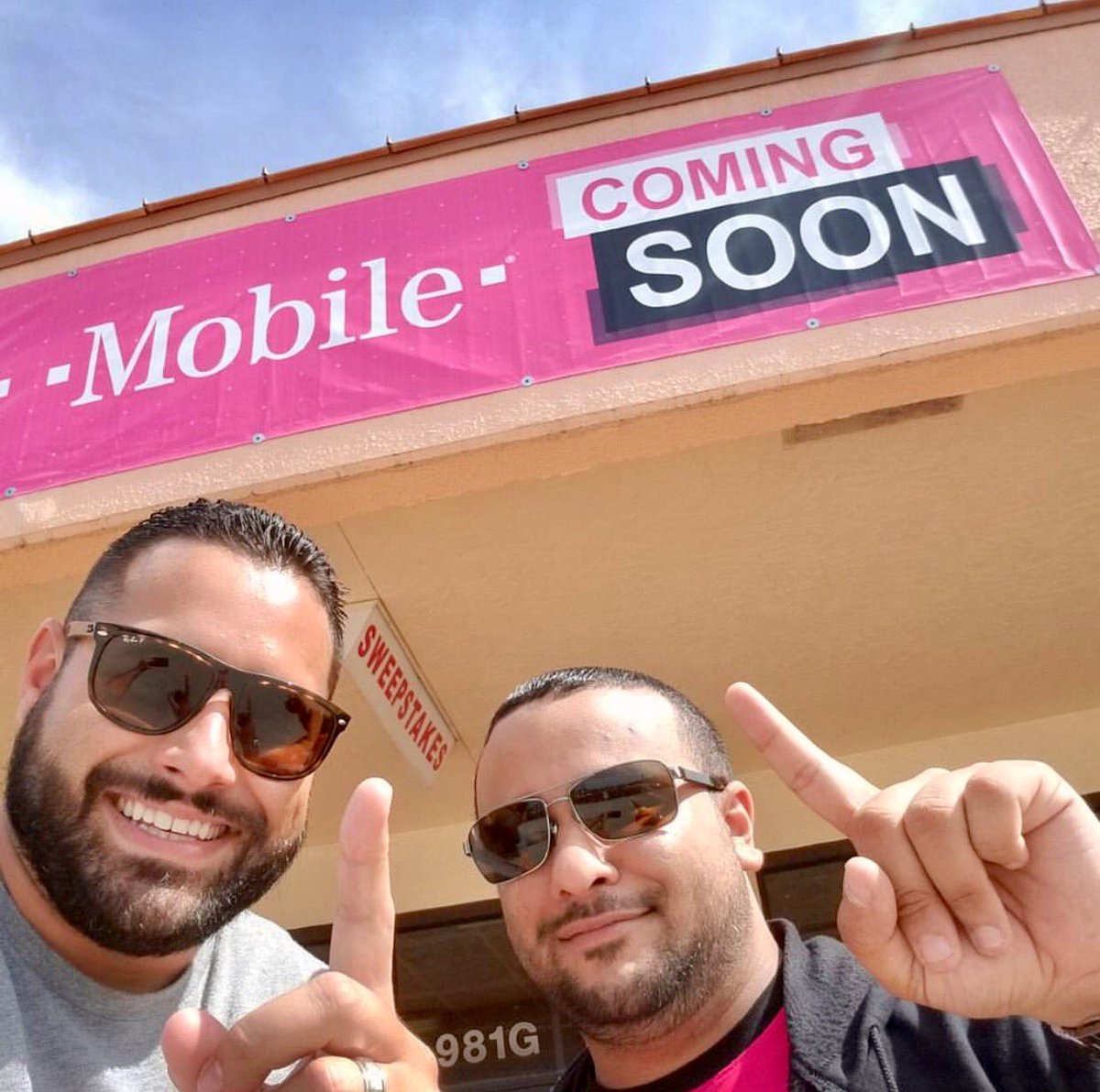 "When you're opening so many that the sign installer can't keep up." 😂 We see you @jgrana954! #WEWONTSTOP <a href="/TMobile/">T-Mobile</a>