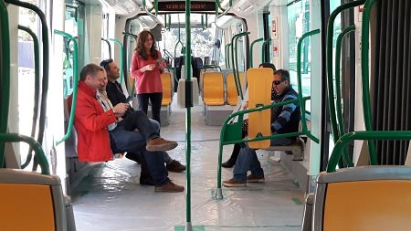 NoticiasGr's tweet photo. Las pruebas del metro movilizan a ocho trenes circulando a la vez, y se mantienen las incidencias https://t.co/3Q26KpKCyk https://t.co/T4GcfrL3ZI