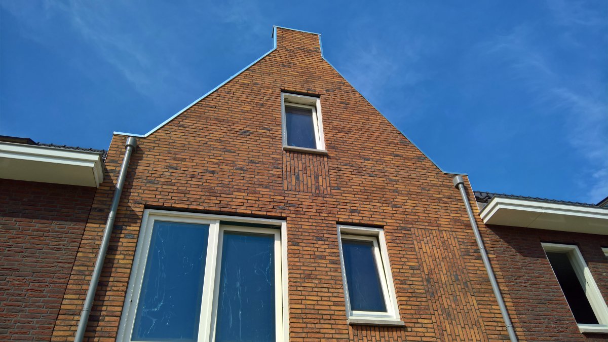 Het eerste blok van 20 <a href="/BoltonalaCarte/">Bolton à la Carte</a> woningen 'Lindeweyde' te #Linschoten inmiddels volledig uit de steigers.
