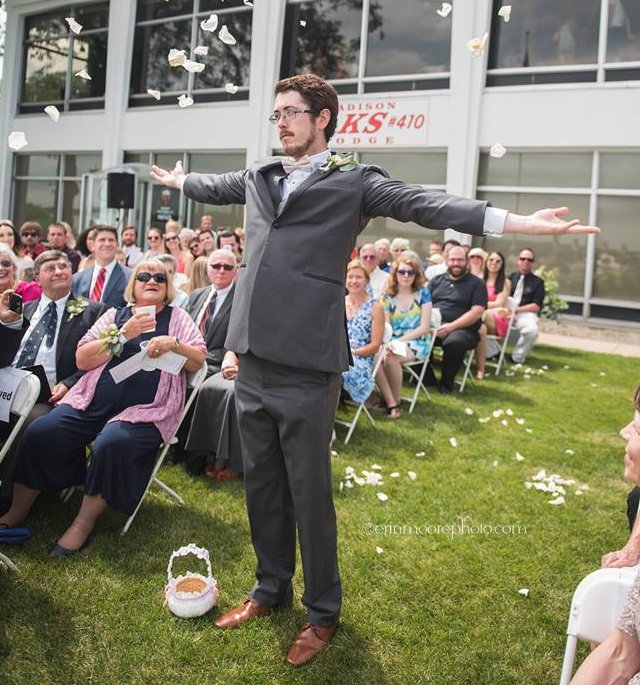 Weddingmagazine's tweet photo. This couple picked a flower MAN for their #wedding for the best reason: https://t.co/X9UOPXI42i https://t.co/7k5nhzNCRl