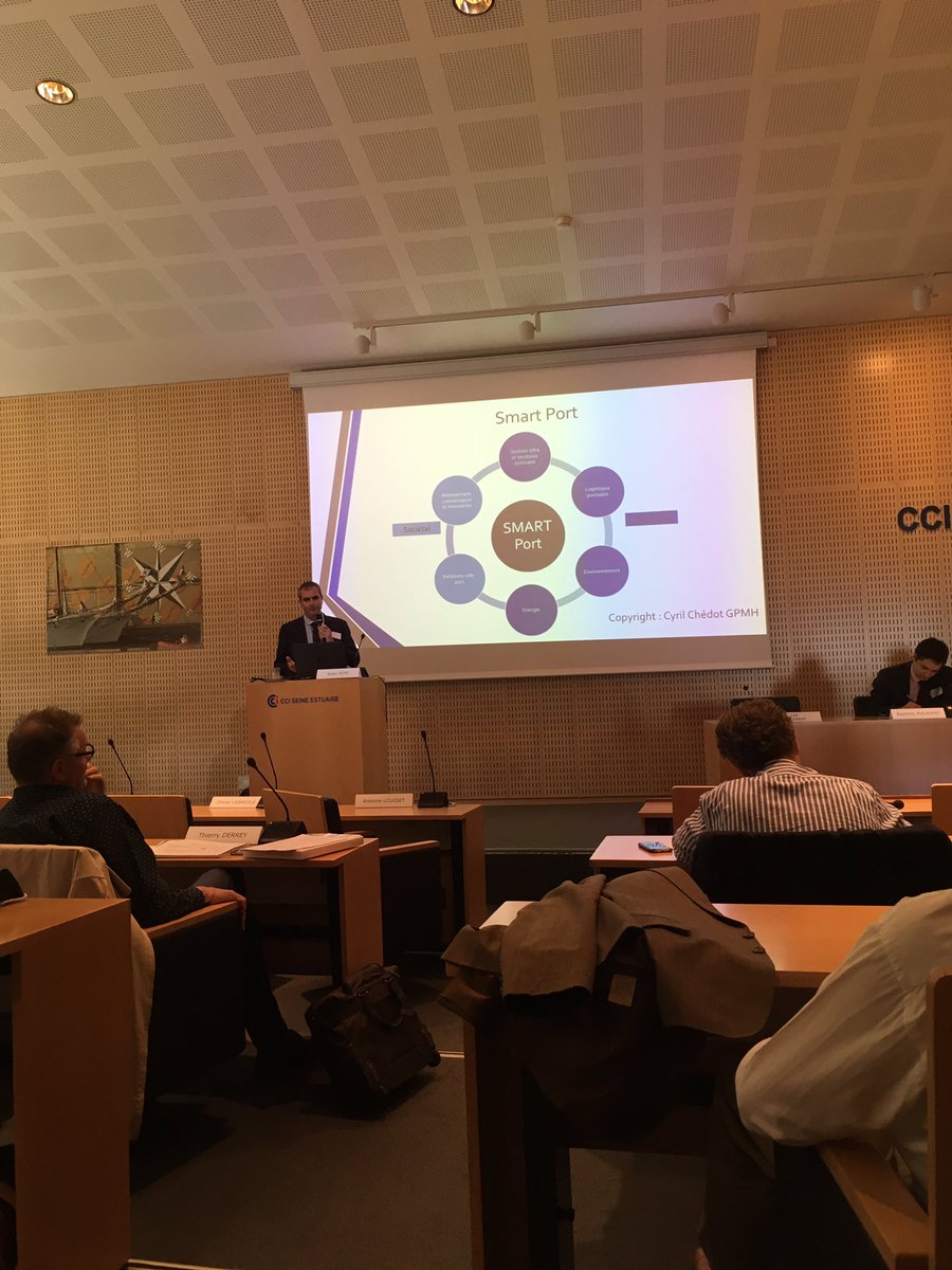 OlivierLasmoles's tweet photo. @EMNormandie présente au 1er meetup smart port du Havre Posez vos questions #askmlh @cciseinestuaire https://t.co/pRcxBJQEcr