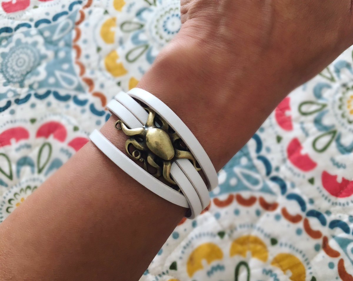 beachlovewilm's tweet photo. Nothing makes #Monday better like an #octopuscuff! 🌊🐙💙                                     #jewelry #coastalnc #wilmingtonnc https://t.co/95zYUSMpDp