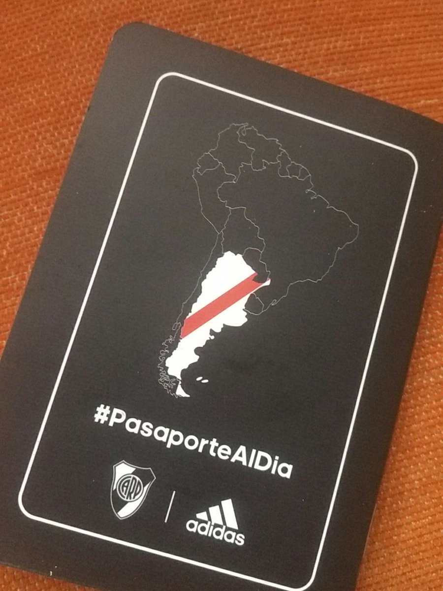 En la semana de <a href="/Fercaveoficial/">Fernando Cavenaghi</a> sorteo el viernes esta belleza de @adidasAR. Con RT participas... Y te llevas el pasaporte que todos quieren
