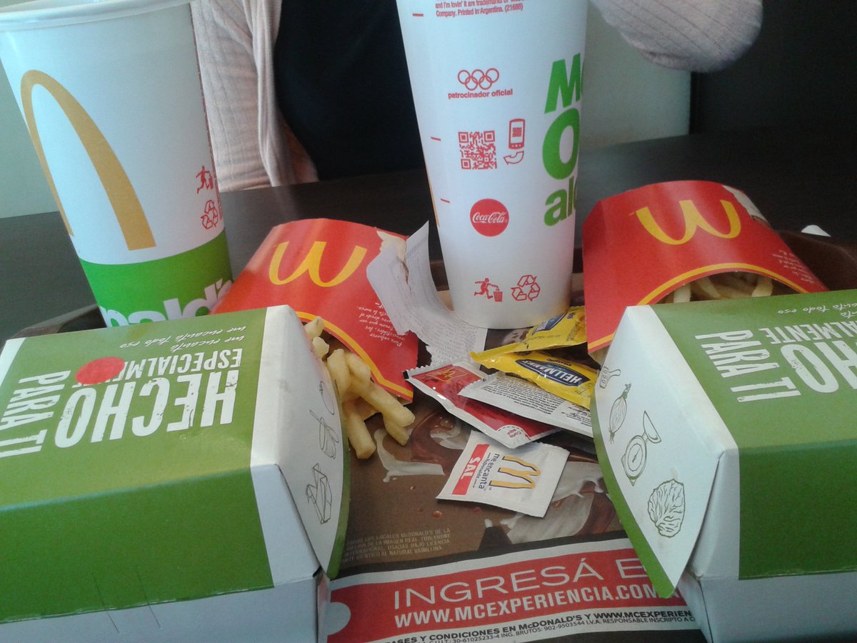 Alexandeeer_N's tweet photo. Los dias son mas divertido si primero pasas por @McDonalds_Ar y disfrutas del combo del dia #McDonals #ComboDelDia https://t.co/Lu4mL65vP0
