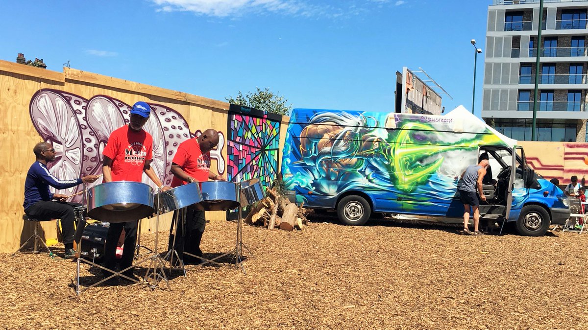 Gardening gloves at the ready! | Nomadic Community Gardens in Queen's Park londonewcastle.com/bulletin/27#ar… <a href="/nomadic_gardens/">Nomadic Community</a>